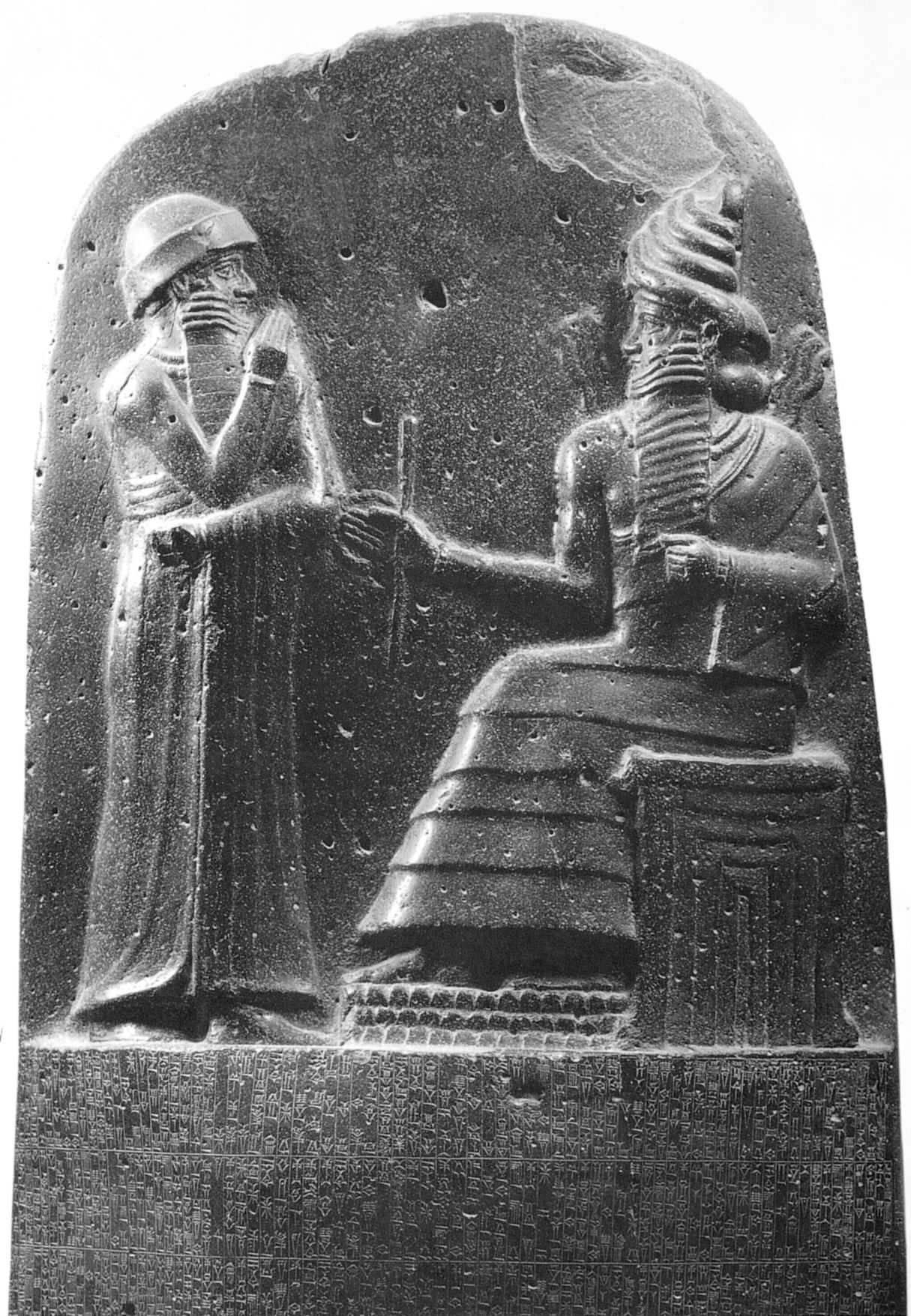 下图所示石碑刻有"此为确立真正福祉及仁政于国内的常胜之王汉谟-试题